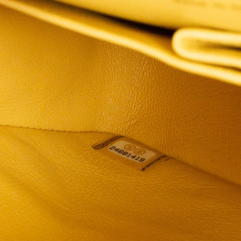 sac de seconde main timeless chanel en cuir jaune numéro de série