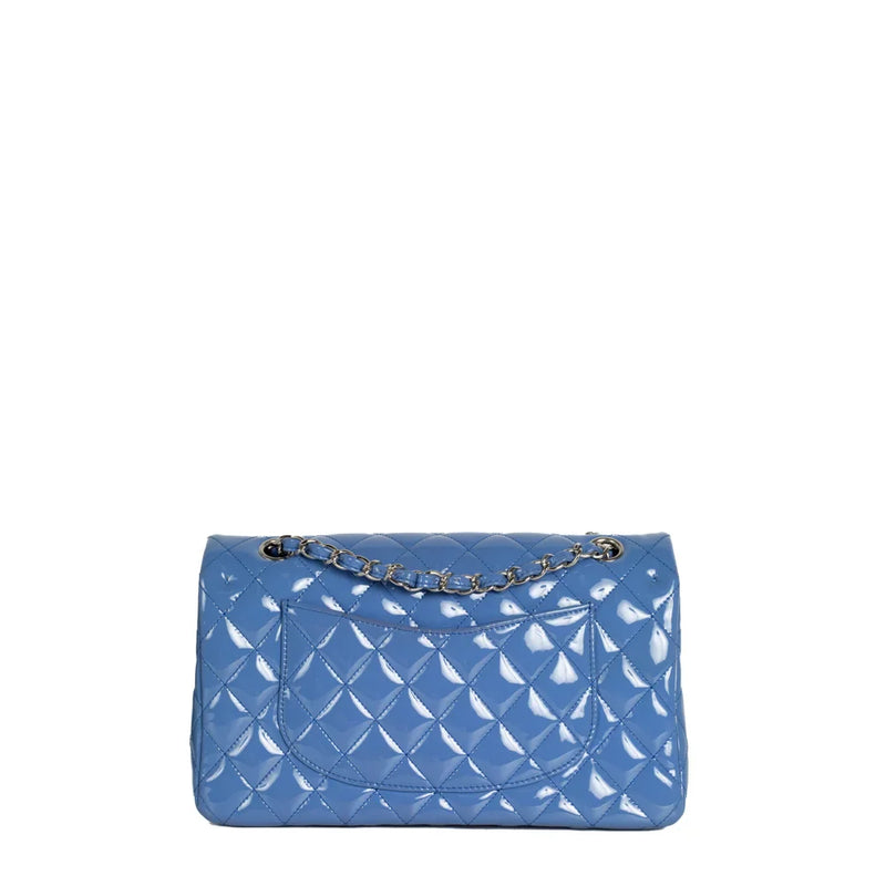 sac de seconde main timeless chanel en cuir verni bleu dos