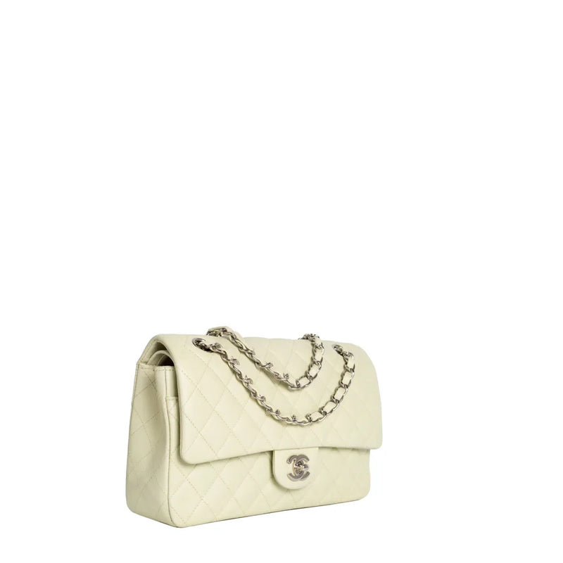 sac de seconde main timeless chanel  en cuir beige côté