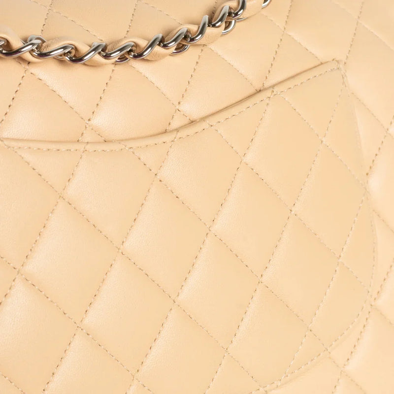 sac de seconde main timeless chanel en cuir beige défaut 3