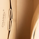 sac de seconde main timeless chanel en cuir beige intérieur