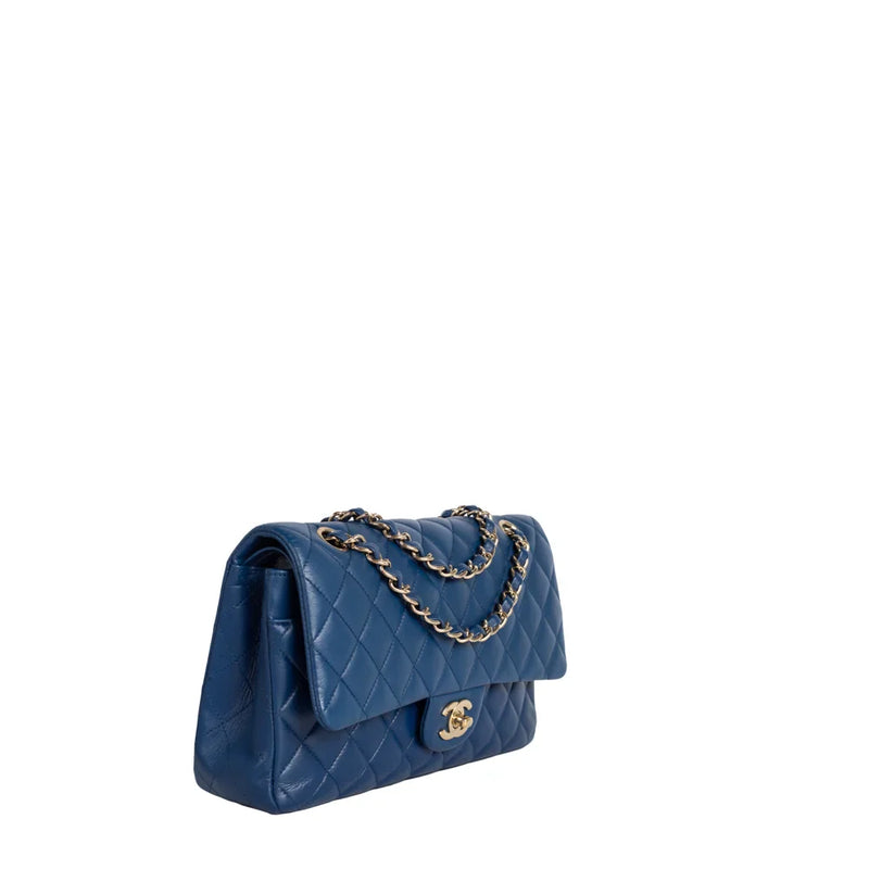 sac de seconde main timeless chanel  en cuir bleu côté