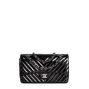 sac de seconde main timeless chanel  en cuir verni noir  face