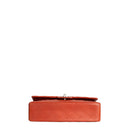 sac de seconde main timeless chanel  en cuir orange dessous