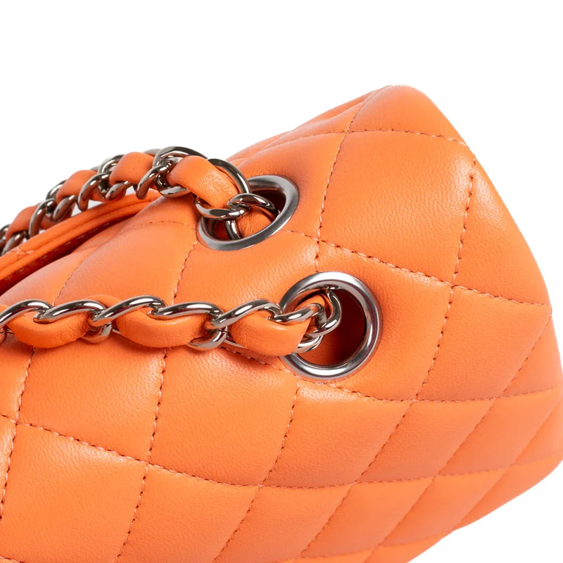 sac de seconde main timeless chanel  en cuir orange  défaut 2