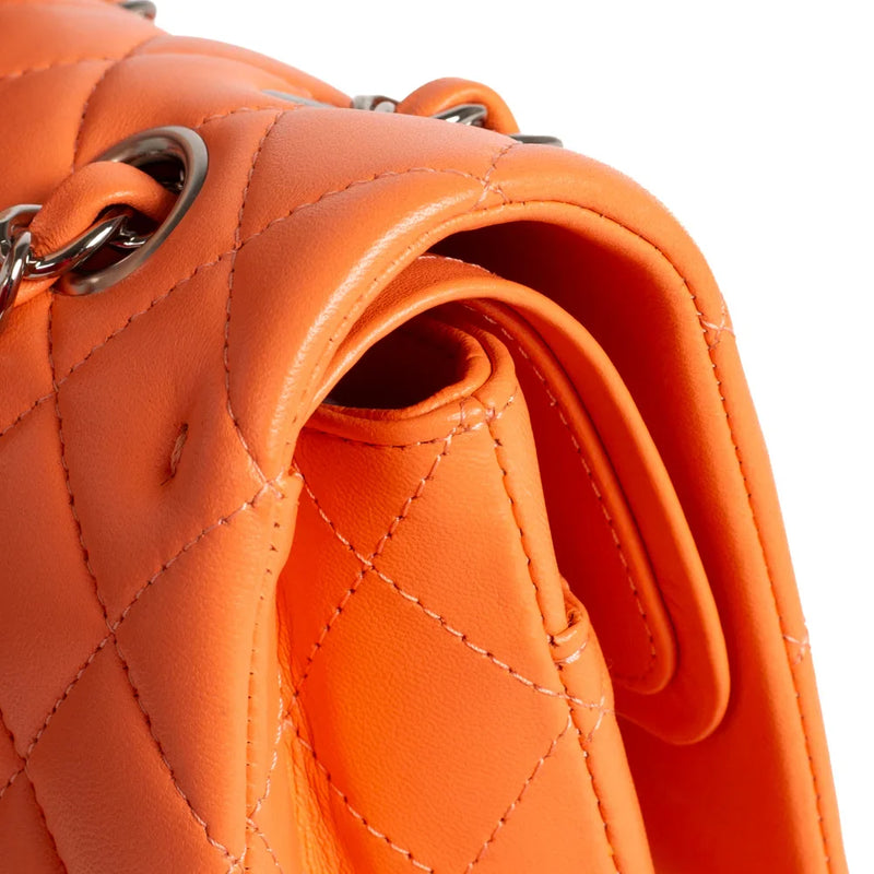 sac de seconde main timeless chanel  en cuir orange  défaut 3