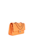 sac de seconde main timeless chanel  en cuir orange  côté