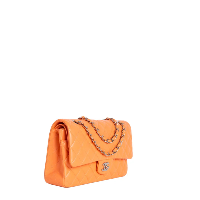 sac de seconde main timeless chanel  en cuir orange  côté