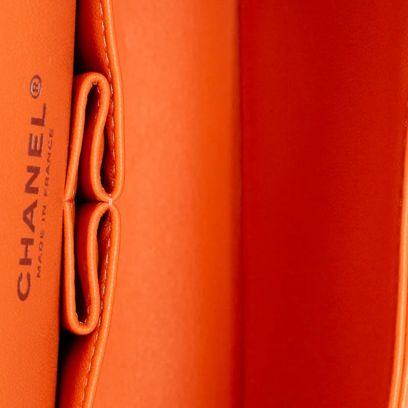 sac de seconde main timeless chanel  en cuir orange  intérieur