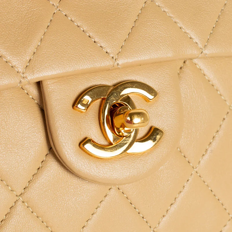 sac de seconde main timeless chanel  en cuir beige  défaut 1