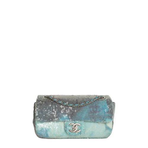 sac de seconde main timeless chanel  en sequins bleu face