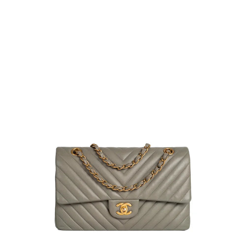 sac de seconde main timeless chanel  en cuir chevron gris face