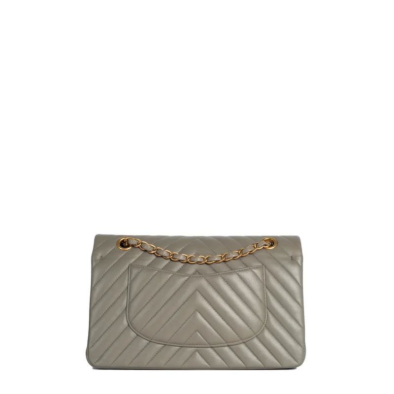 sac de seconde main timeless chanel  en cuir chevron gris dos