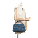 sac de seconde main trendy cc chanel en cuir bleu  porté 1