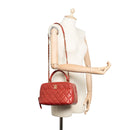 sac de seconde main trendy cc top handle chanel  en cuir rouge  porté 1