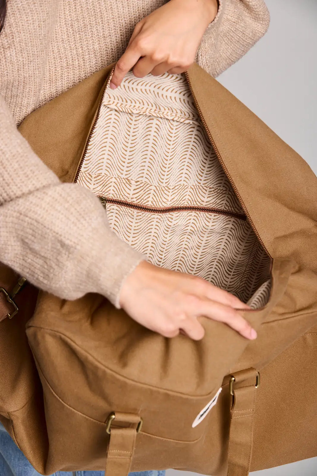 Große Unisex-Reisetasche Yves in Zimtbraun mit Innentaschen 