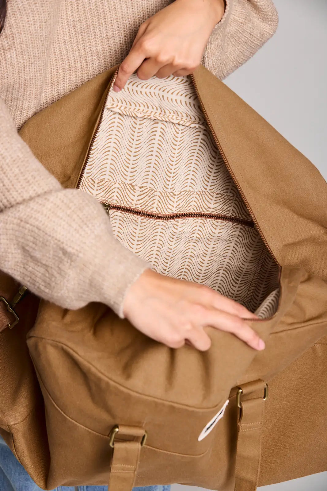 Große Unisex-Reisetasche Yves in Zimtbraun mit Innentaschen 