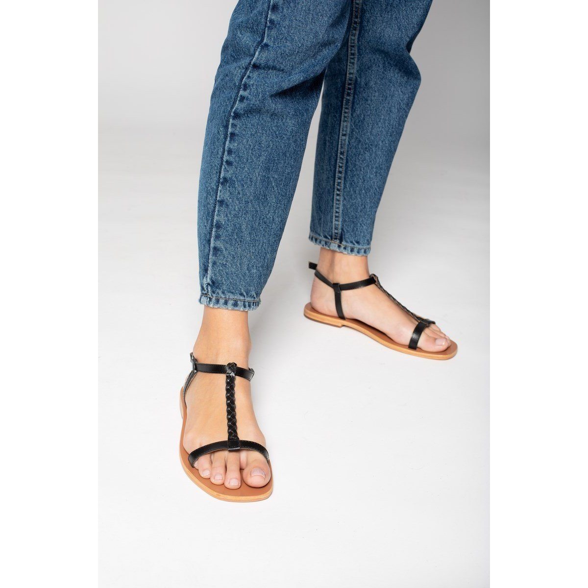 White Sun - Atusa Essential Sandals - Black - Women