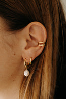 Composition de boucles d'oreilles plaqué or avec pierre perle de culture