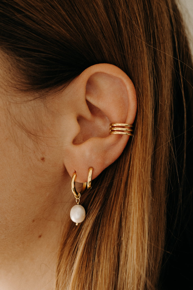 Composition de boucles d'oreilles plaqué or avec pierre perle de culture