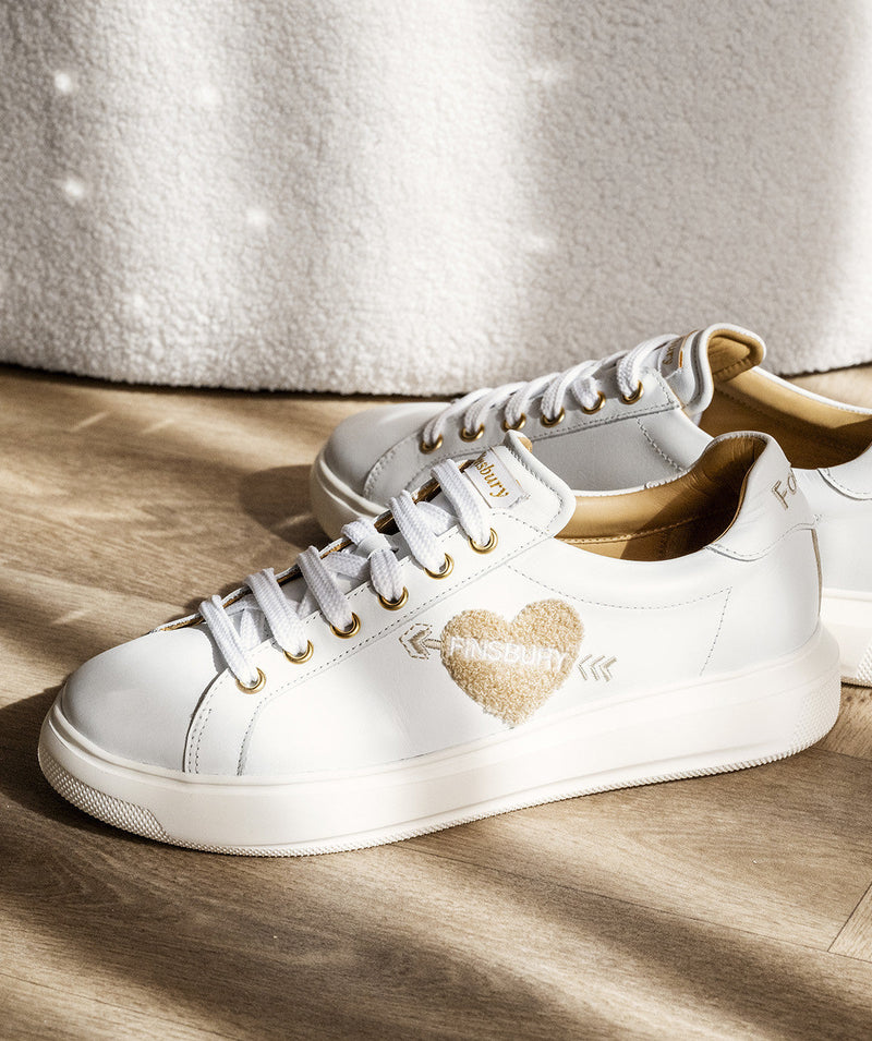 s/files/1/0898/2354/3633/files/sneakers-for-life-blanc.jpg_v_578357616386-2_5803d514-c459-4704-a28a-c8c320994777.jpg?v=1745552614