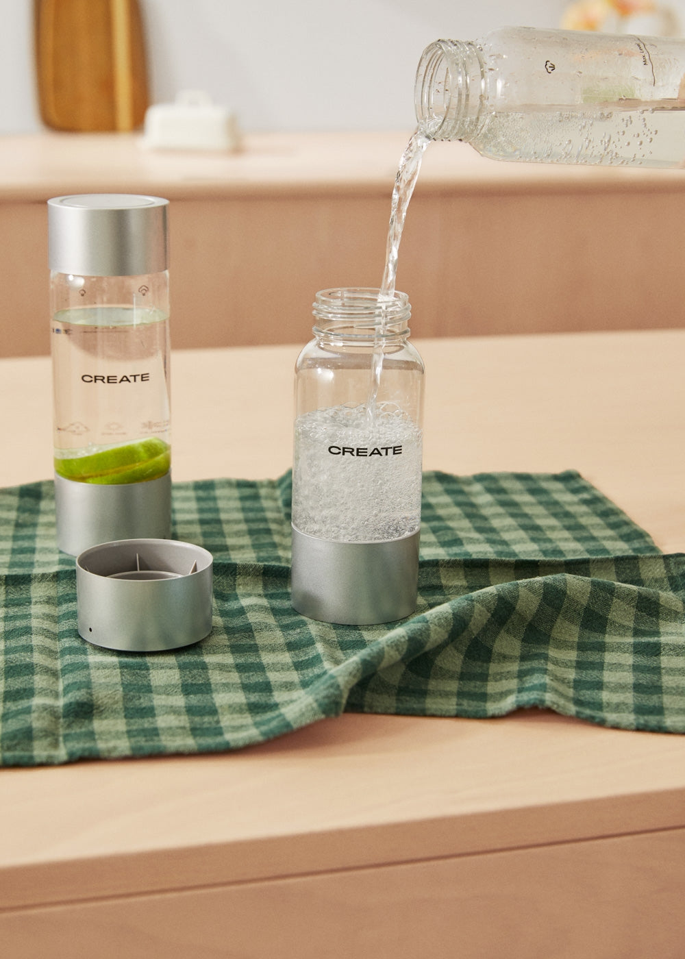 Studio Soda Maker - Sparkling Water Machine + 1L Bottle + Double Bottle (500ml + 350ml) - Off-White