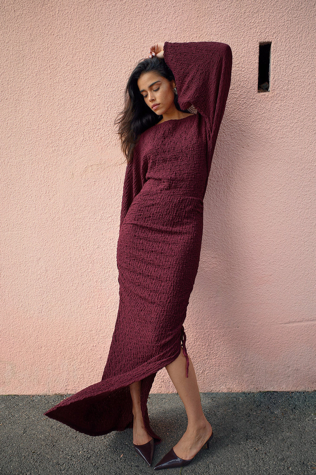 Vestido Largo Estructurado Con Cordones Burdeos