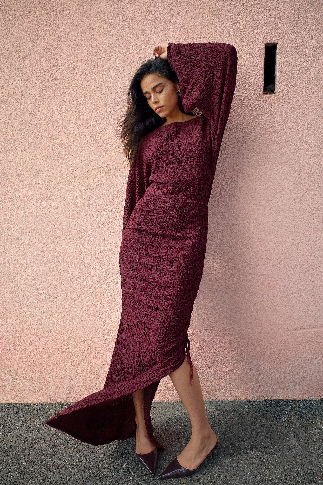 Vestido Largo Estructurado Con Cordones Burdeos