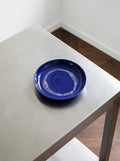 Feast - Lot De 2 Assiettes Hautes - Grès - Bleu Foncé Blanc