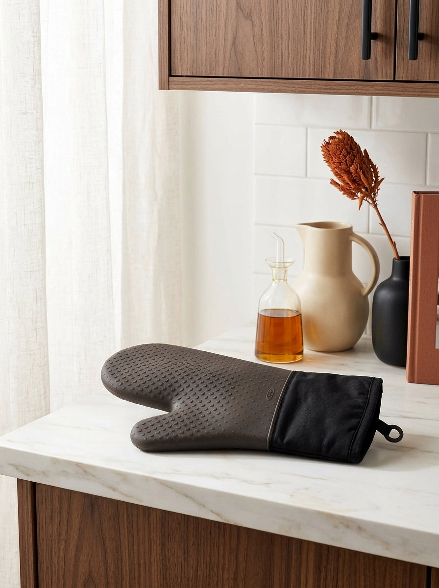 Black Silicone Oven Mitt