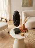 Estatua de rostro negro de madera sobre soporte Mask
