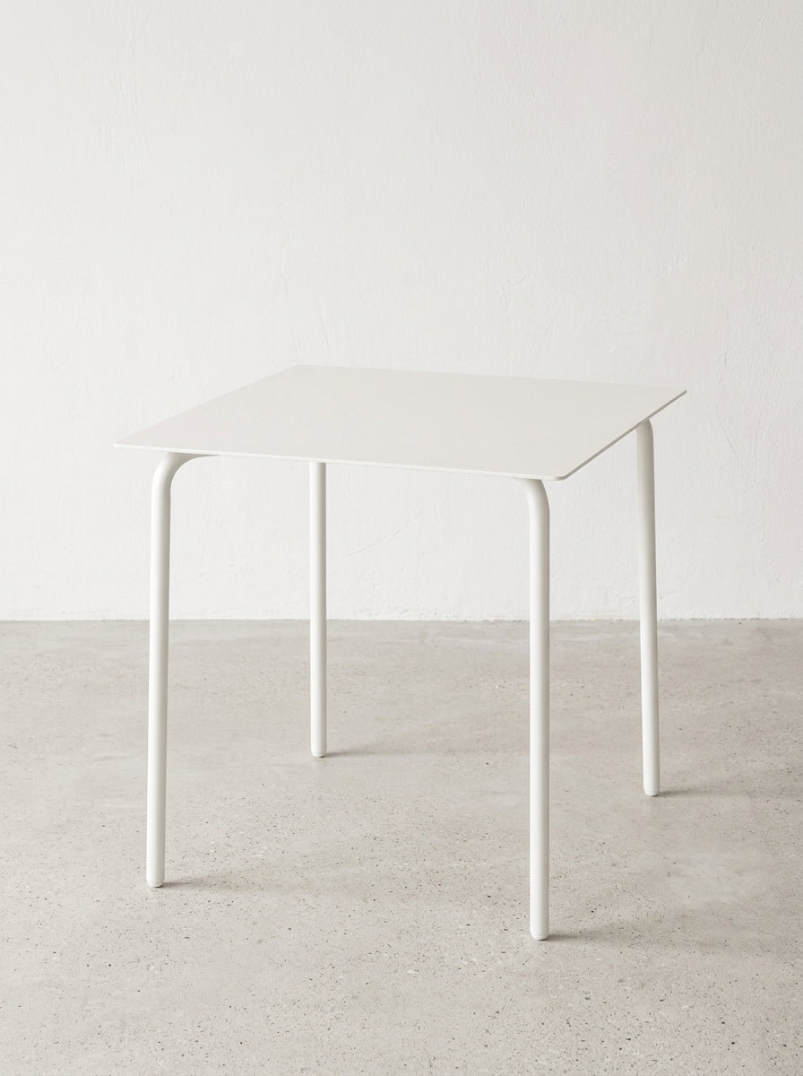 August - Table - M - Aluminium - Sable