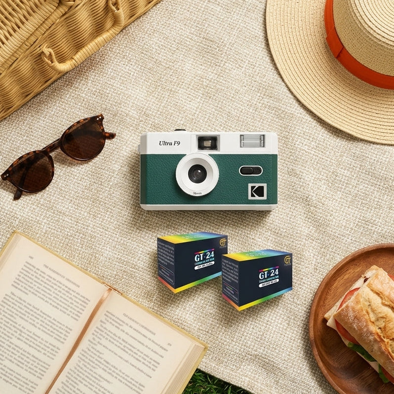 Film Camera - ULTRA F9 - Green & White - 2 Free Color Films - Kodak