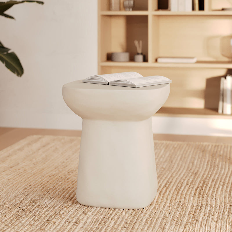 Table d'appoint Samui blanche en fibre d'argile effet béton