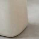 Table d'appoint Samui blanche en fibre d'argile effet béton