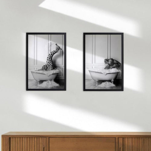 Really Nice Things - Image Encadrée - Giraffe Bath
