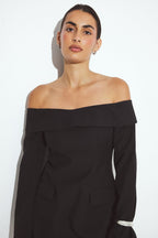 Robe Courte Ajustée À Épaules Dénudées Noir