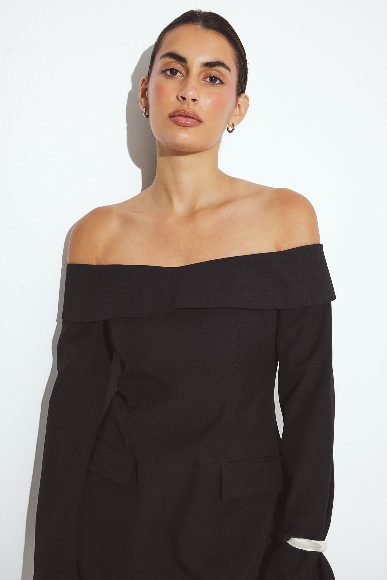 Robe Courte Ajustée À Épaules Dénudées Noir