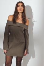 Robe Courte Ajustée À Épaules Dénudées Marron