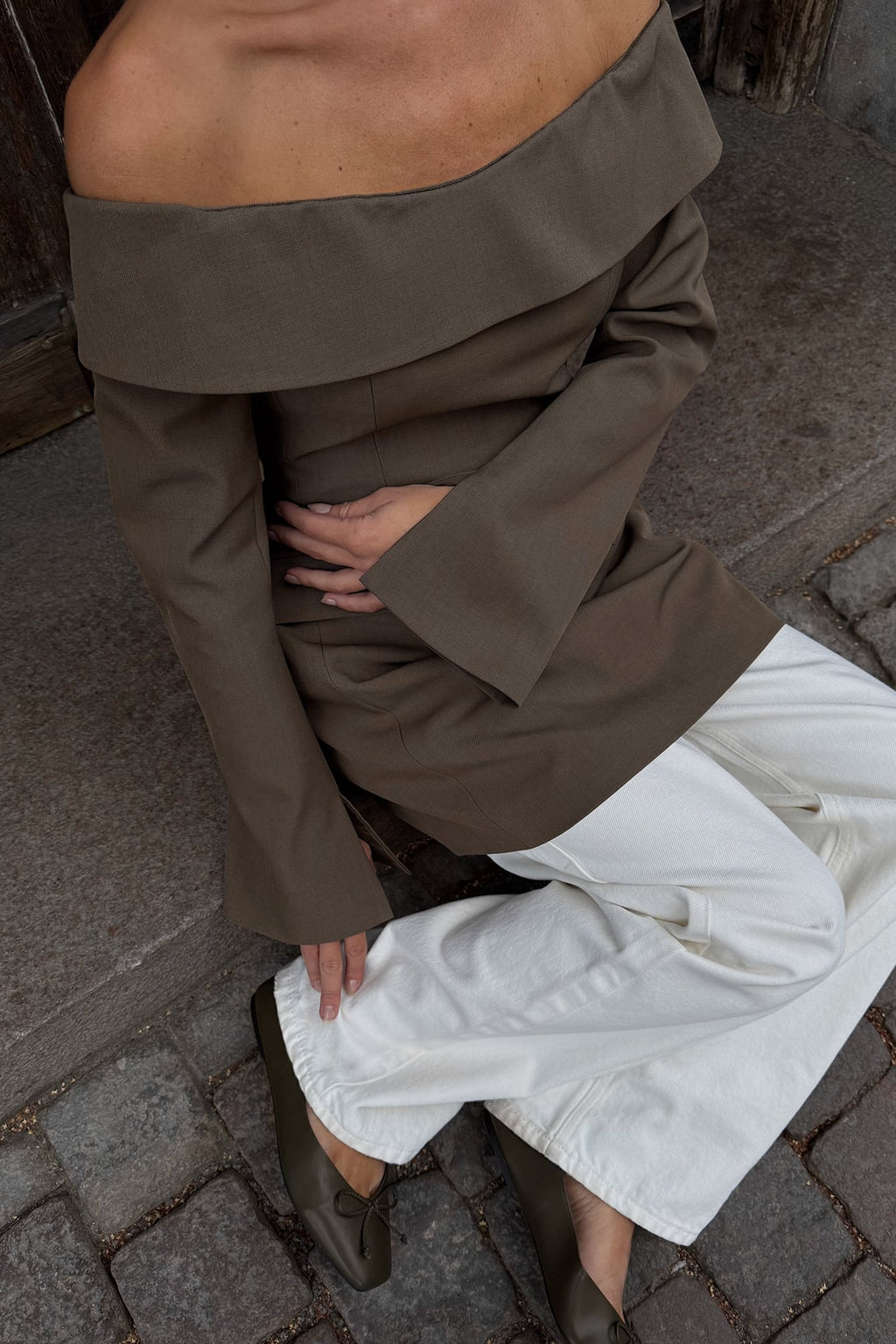 Robe Courte Ajustée À Épaules Dénudées Marron