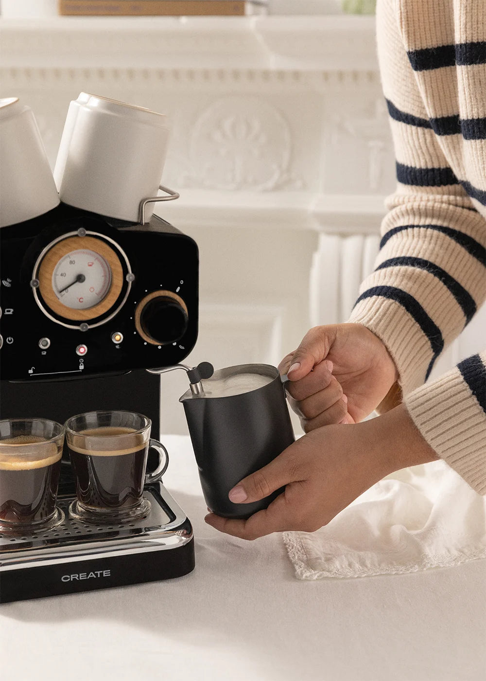Thera Retro Matt - Cafetera Espresso Con Acabado Mate - Negro