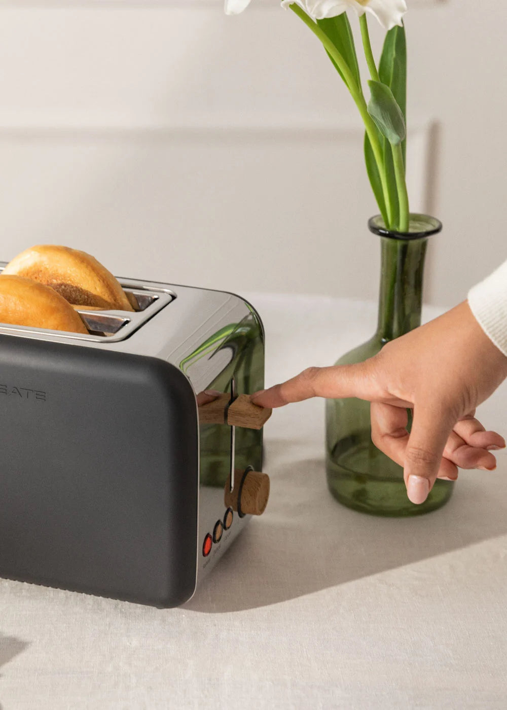 Toast Retro - Compact Wide-Slot Toaster - Black