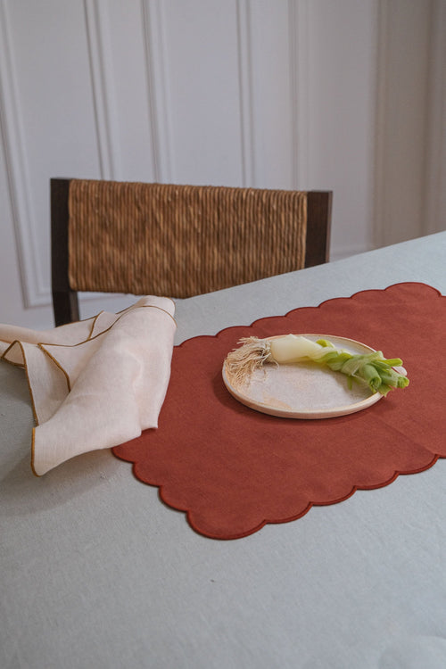 The 2 Linen Scalloped Rectangular Placemats - Tomette
