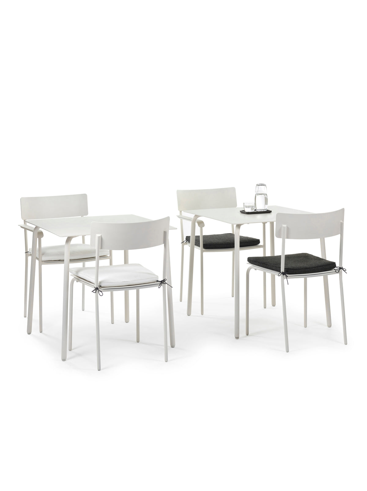 August - Table - M - Aluminium - Sable
