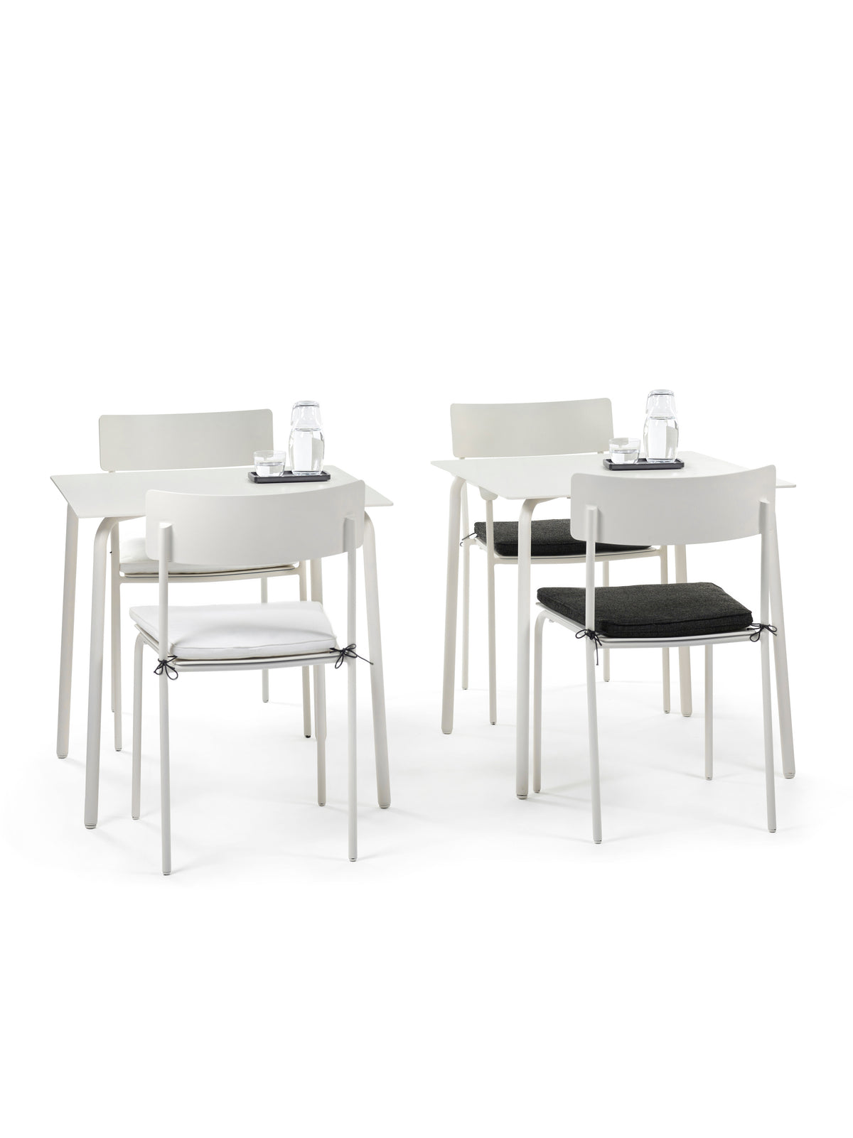 August - Table - M - Aluminium - Sable