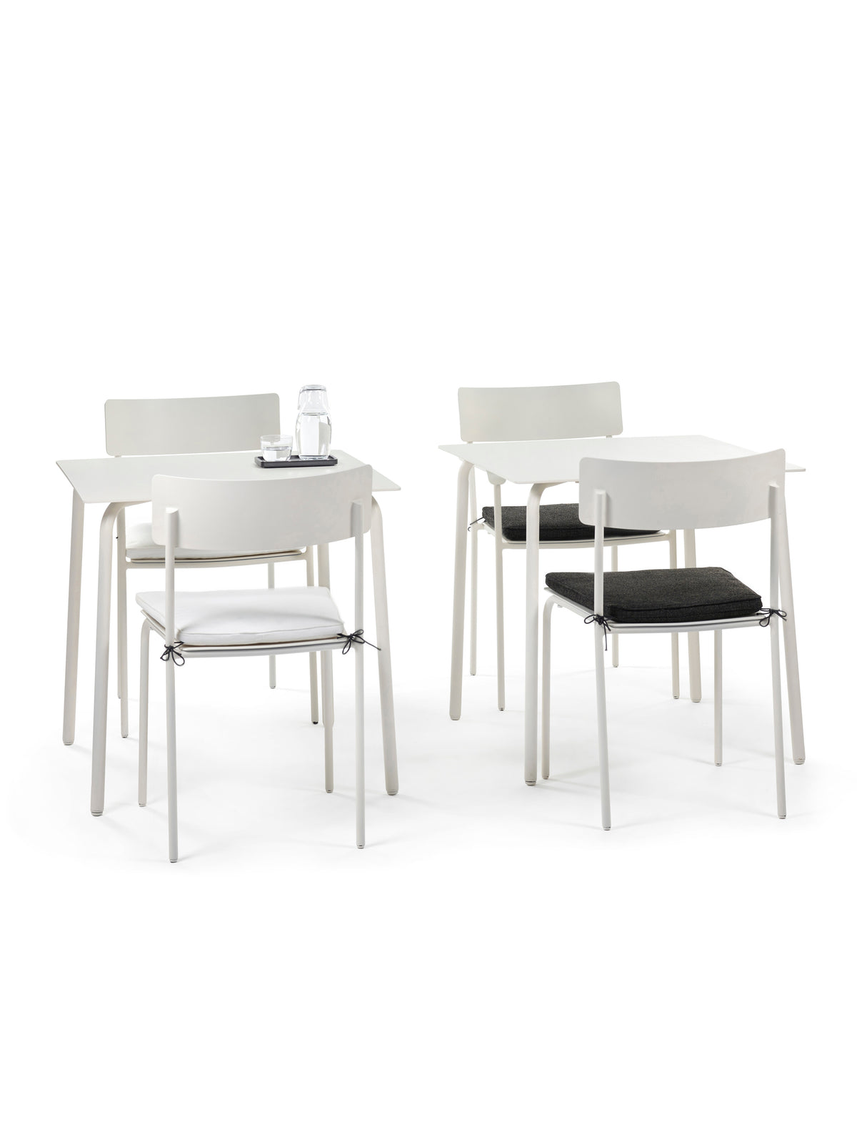 August - Table - M - Aluminium - Sable