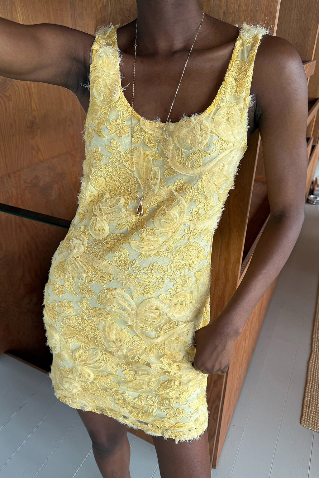 Vestido Corto Estructurado Amarillo