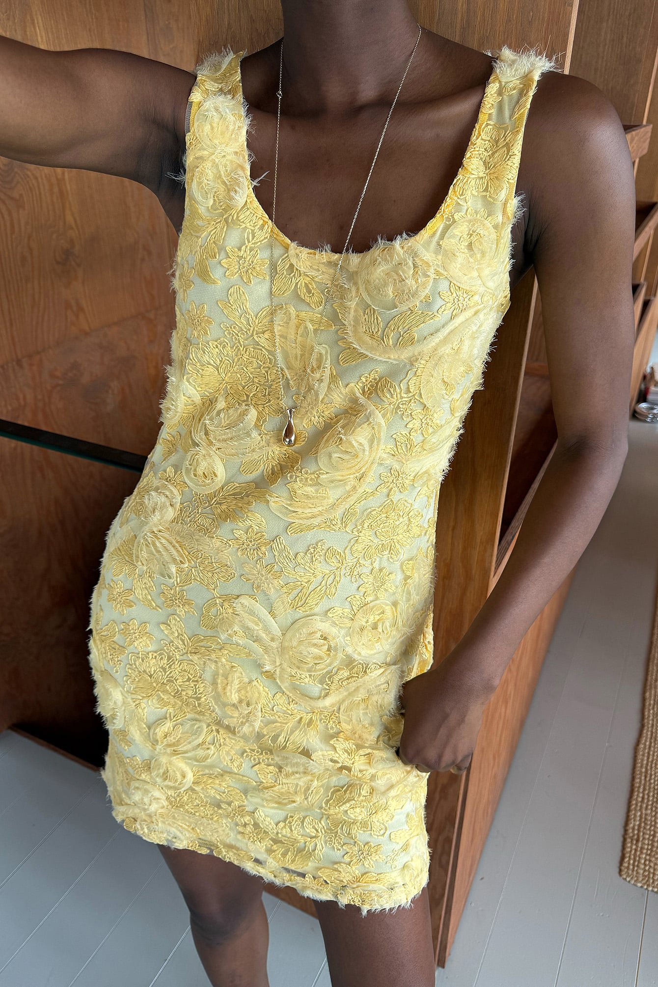 Vestido Corto Estructurado Amarillo