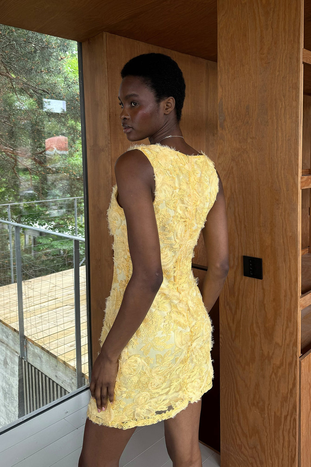 Vestido Corto Estructurado Amarillo