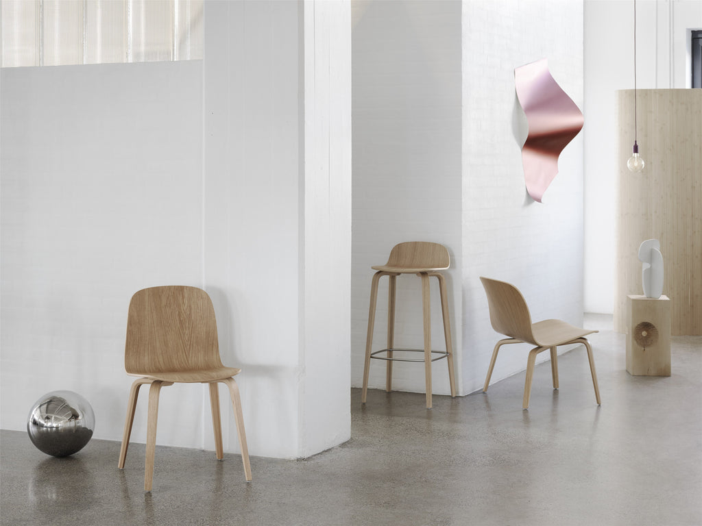 MUUTO - Visu Bar Stool by Muuto - H.65 cm - White/Oak